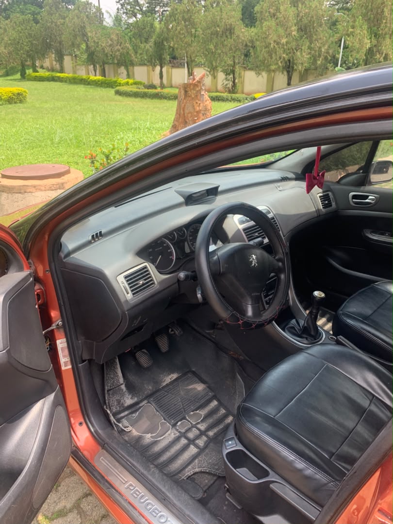 2011 Peugeot 307 Manual — view 3